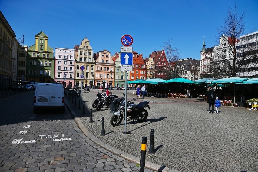 We Wrocławiu powstał... parking dla kupujących kwiaty na pl. Solnym