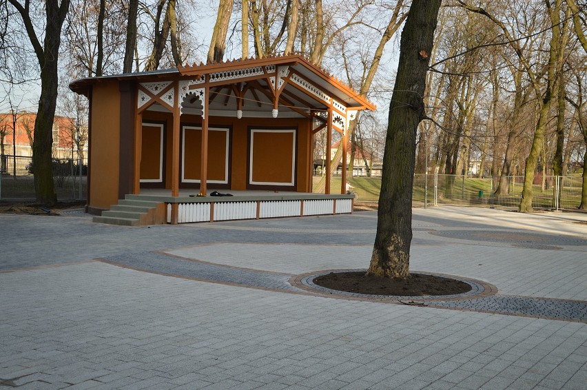 Remont nawierzchni jest ostatnim etapem rewitalizacji parku przy domu kultury
