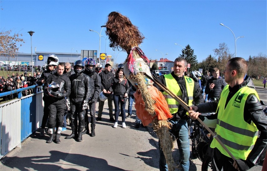 O topieniu marzanny nie zapominają m.in. motocykliści. Tak...