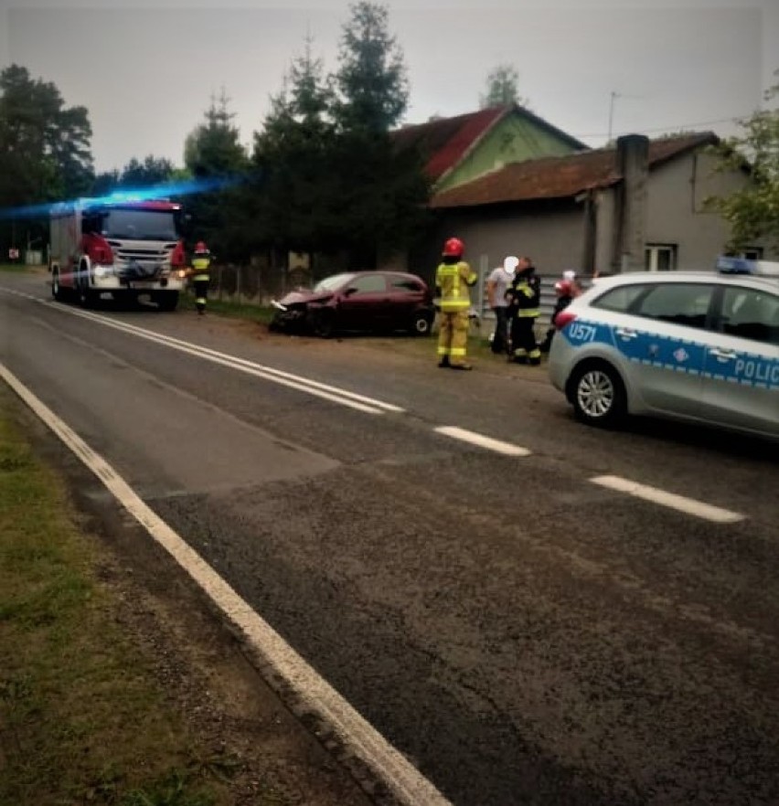 Wypadek w Chojnikach. Jedna osoba została ranna.