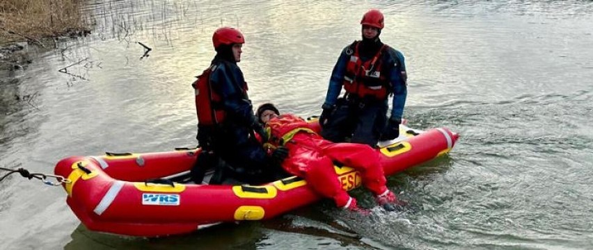 Strażacy z Piły, Starej Łubianki i Szydłowa uczestniczyli w ćwiczeniach na jeziorze Płocie 