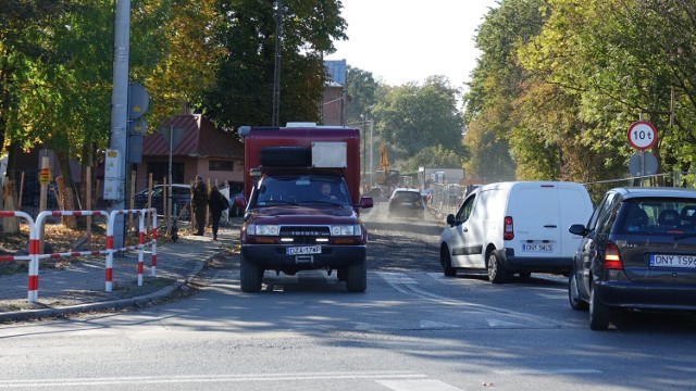 W Nysie remontowany jest odcinek od skrzyżowania z ul. Mostową, do połączenia z drogą gruntową prowadzącą na teren bulwarów.