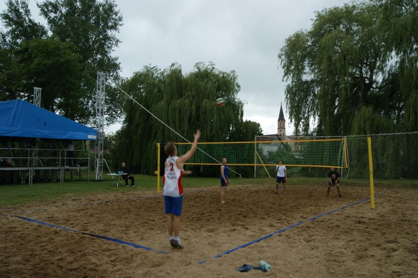 Turniej siatkówki plażowej w Nowym Stawie. Wyniki rywalizacji