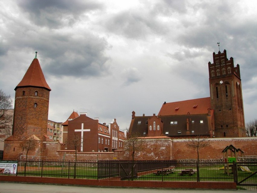 Nad miastem góruje monumentalna sylwetka kościoła Św. Jakuba