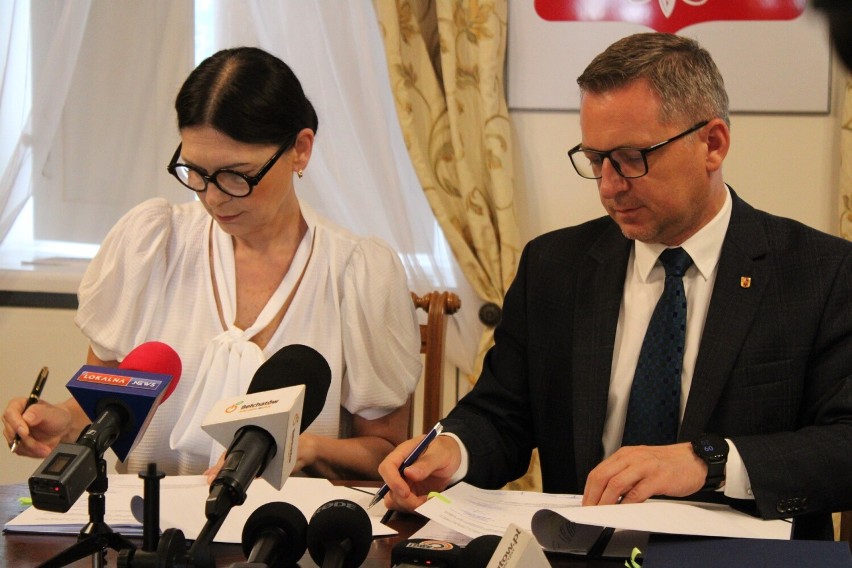 Umowy na dofinansowanie z urzędu marszałkowskiego podpisane