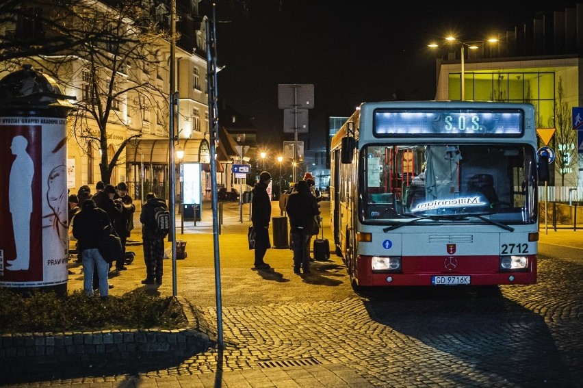 Koronawirus na Pomorzu. Osoby bezdomne z Sopotu mogą liczyć na pomoc miejskich służb. "Stołówka Caritas funkcjonuje codziennie" 