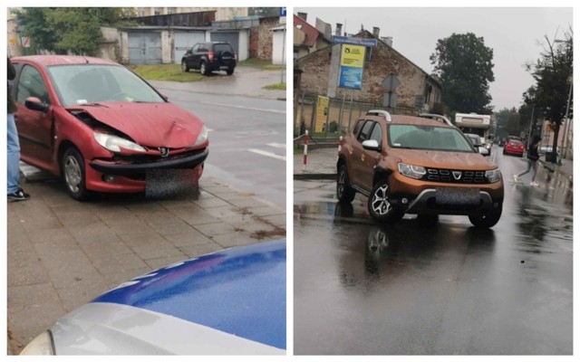 Uszkodzona dacia musiała zostać na środku skrzyżowania Związków Zawodowych - Stodólna we Włocławku do czasu przyjazdy lawety.