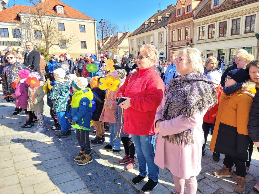 W Sandomierzu obchodzono Światowy Dzień Osób z Zespołem Downa. Był niezwykły przemarsz na Rynek. Zobacz zdjęcia