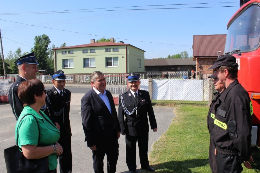 Marszałek województwa u druhów OSP w gminie Wodzierady [zdjęcia]