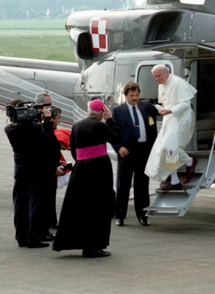 Papież tuż po wylądowaniu w Radomiu.

4 czerwca 1991 roku...