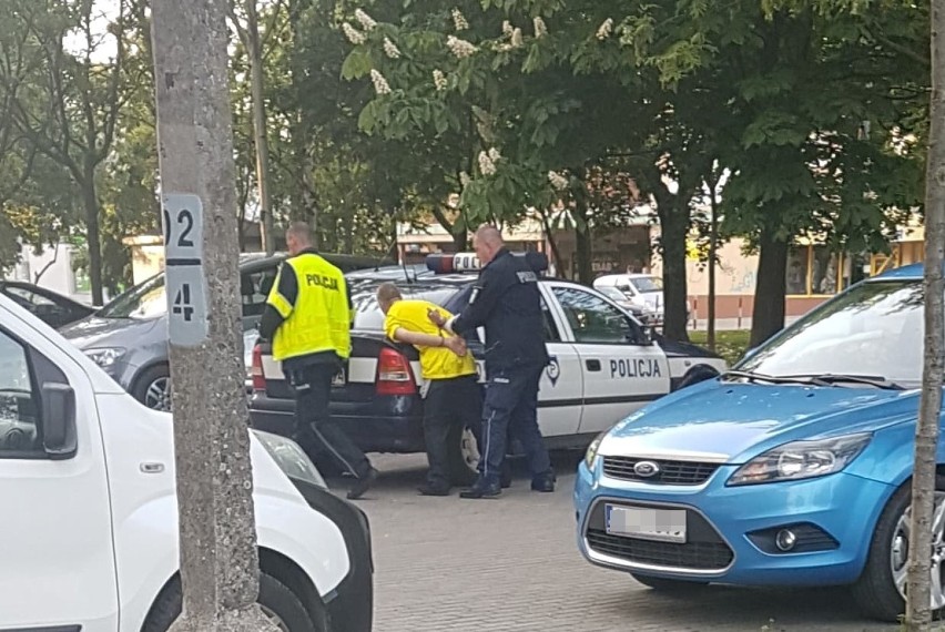 23-latek awanturował się na ulicy Żytniej we Włocławku i znieważył policjantów. Miał 2,5 promila alkoholu
