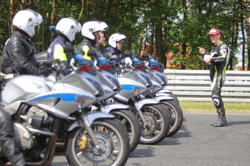 Poznańska policja szkoliła się w jeździe na motocyklach na...