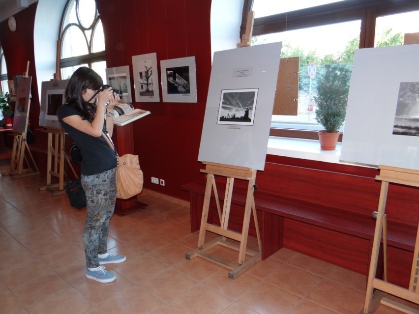 Wystawa VIII Biennale Fotografii Czarno-Białej „Postać...