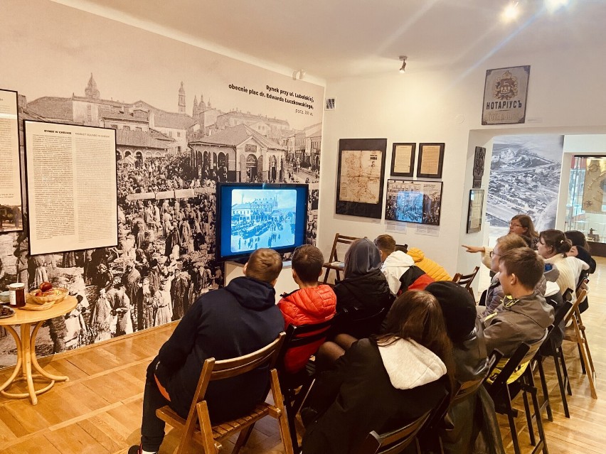 Poznali historię społeczności żydowskiej w Chełmie. Tak wyglądały zajęcia w Muzeum Ziemi Chełmskiej. Zobacz zdjęcia