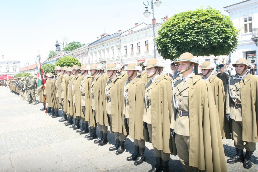 Karpacki Ośrodek Wsparcia Straży Granicznej otrzymał sztandar [WIDEO, ZDJĘCIA]