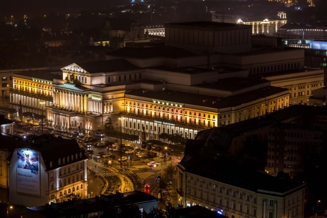 Podczas spaceru dowiecie się m.in.:  dlaczego Roman Dmowski chciał otruć żonę sławnego pianisty, która znana malarka trzymała niemowlęta w szufladzie, do czego może posunąć się minister, któremu żona odmawia whisky, która znana warszawianka jako pierwsza zaczęła malować paznokcie u stóp, która śpiewaczka operetkowa jako pierwsza wystąpiła na scenie topless. Wycieczka jest darmowa, ale jeśli ktoś poczuje chęć podziękowania przewodnikowi tradycyjnym napiwkiem, ten z pewnością się nie obrazi.

29 października (sobota), godz. 14, zbiórka przed kościołem św. Anny. 

Zobacz także: Hala Koszyki. Co dokładnie znajduje się w środku? [SKLEPY, RESTAURACJE - lista]