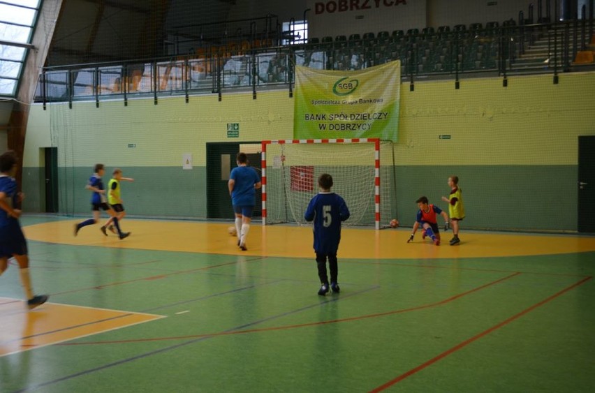 Aktywne ferie zimowe. W Dobrzycy odbyły się trzy turnieje halowej piłki nożnej dla dzieci i młodzieży szkolnej. Jak przebiegała rywalizacja?