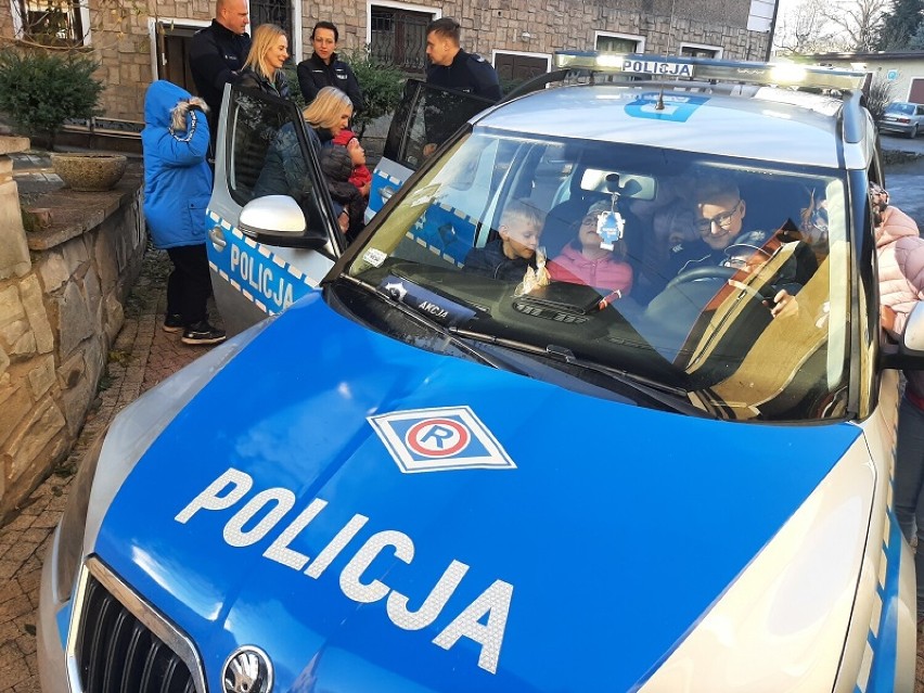 Policjanci z Ząbkowic Śląskich zorganizowali zbiórkę dla dzieci z Piszkowic 