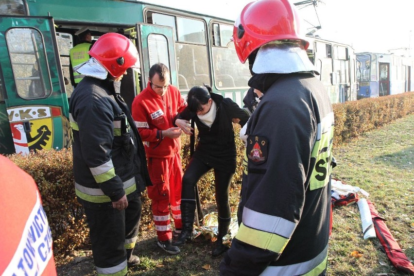 Wrocław: Zderzenie tramwajów na Legnickiej - są ranni (ZDJĘCIA)