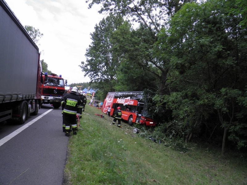 Wypadek "Polskiego Busa" niedaleko Nidzicy. Zobacz NOWE zdjęcia z miejsca wypadku!