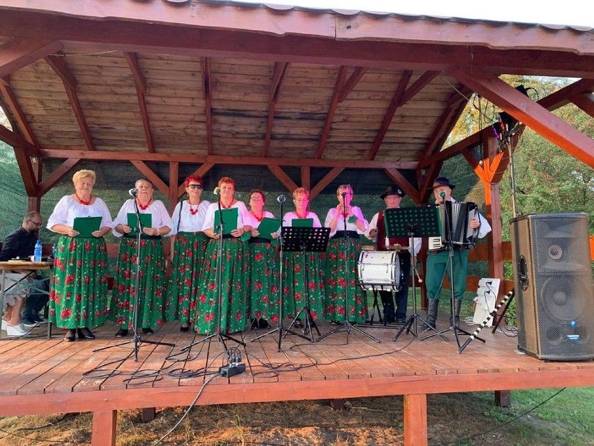 Za nami Jesienne Spotkanie Zespołów i Festiwal Karpia w Ostrowinie [FOTO]