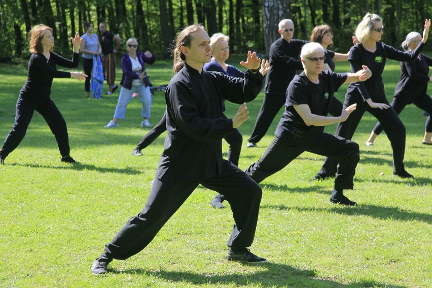 Tai Chi w parku na Zdrowiu