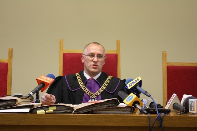 Sędzia Janusz Knapczyk odczytuje wyrok w sprawie Zdzisława M. vel hrabiego Myszkowskiego