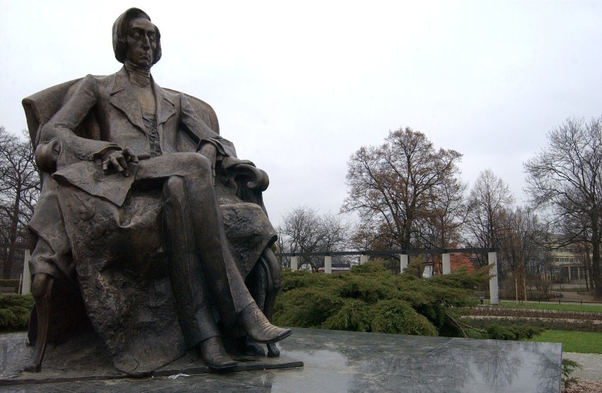 Zatańcz zumbę pod pomnikiem Fryderyka Chopina

Zumbę może...