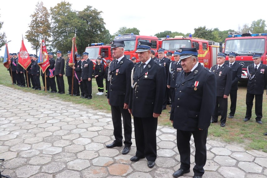 Blisko milion złotych kosztował nowy wóz dla strażaków w...