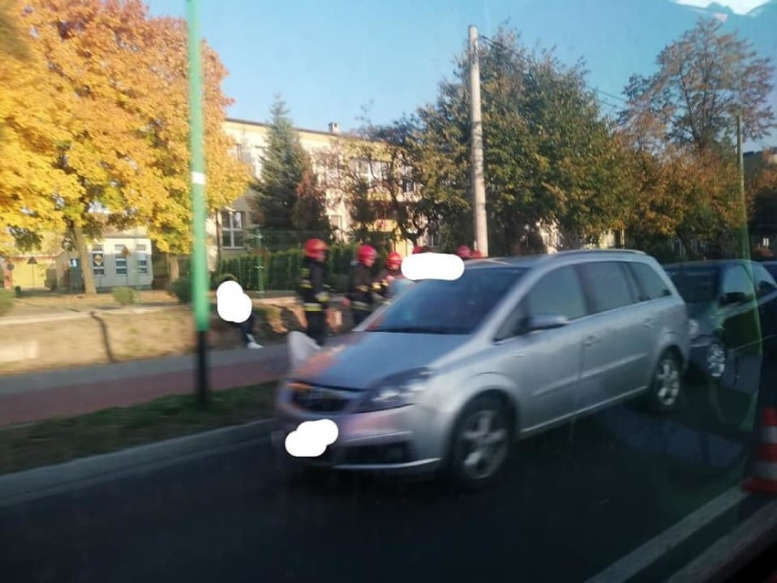 Trzy pojazdy zderzyły się na ul. Zwycięstwa w Lublińcu. Nie było rannych, ale były utrudnienia w ruchu [ZDJĘCIA]