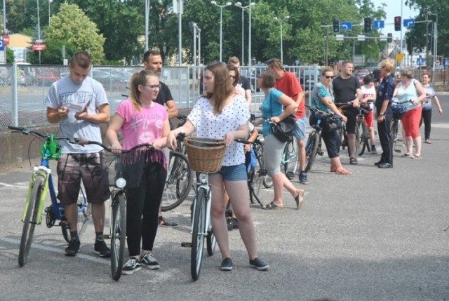 Aby oznakować rower należy zgłosić się z jednośladem, dowodem tożsamości i dowodem kupna (paragon, faktura, umowa kupna) do Komisariatu Policji lub KMP w Zielonej Górze w wyznaczonym terminie. W przypadku braku dowodu kupna właściciel roweru będzie musiał wypełnić odpowiednie oświadczenie