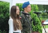 Patriotyczne i partyzanckie śpiewanie przy Skwerze „Halnego” w Starachowicach [ZDJĘCIA]