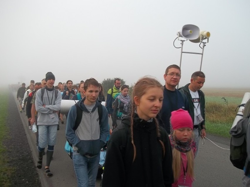 Tarnowscy pielgrzymi mają już w nogach dwie trzecie trasy na Jasną Górę [ZDJECIA]