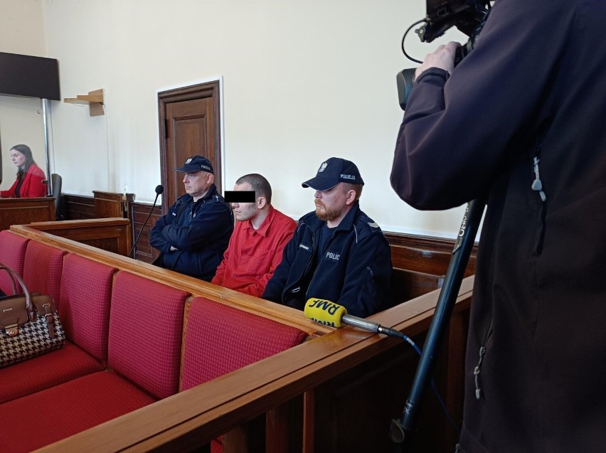 Proces oskarżonego o zabójstwo Pawła Adamowicza. Stefan W. zaatakował na sali policjanta. Poza tym nadal milczy