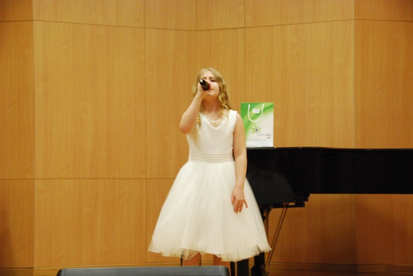 Jagoda Wypych na podium Międzynarodowego Festiwalu Piosenki „World Song”