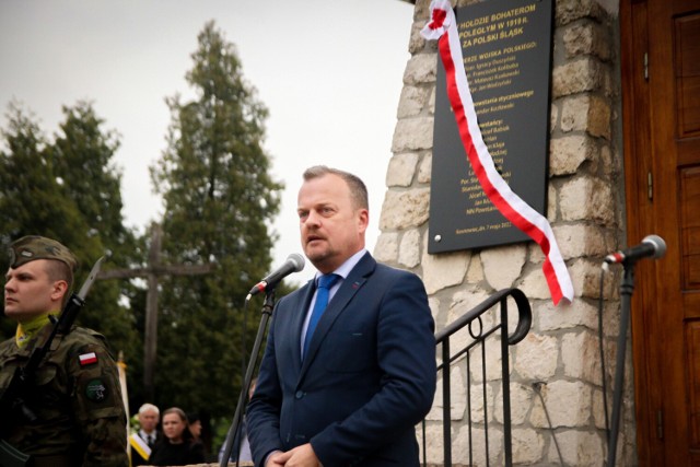 Na cmentarzu katedralnym przy ulicy Smutnej w Sosnowcu odbyły się uroczystości związane z odsłonięciem tablicy upamiętniających poległych w Powstaniu Śląskiem.