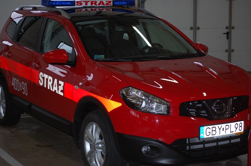 Dwa fabrycznie nowe samochody, które przekazane zostały bytowskim strażakom kosztowały 225 tys.zł.