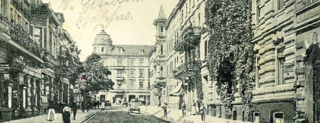 Widok z oryginalnym zdjęciem ul. Toruńskiej.