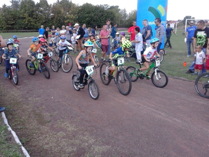 Piąta Edycja Ligi MTB Aglomeracji Wałbrzyskiej za nami. W Świebodzicach ustanowiono na niej kolejny rekord uczestnictwa