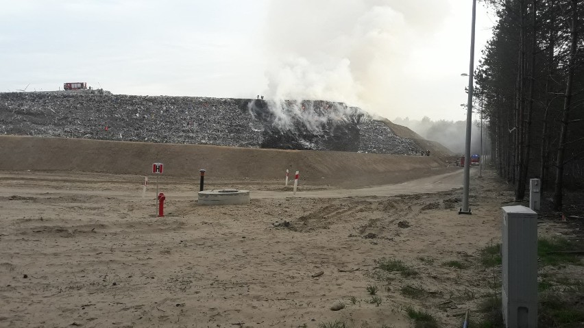 Gmina Kamieńsk: Pożar składowiska odpadów w Kąsiu