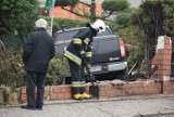 Wypadek na Gotartowickiej w Rybniku: Auto wjechało w ogrodzenie