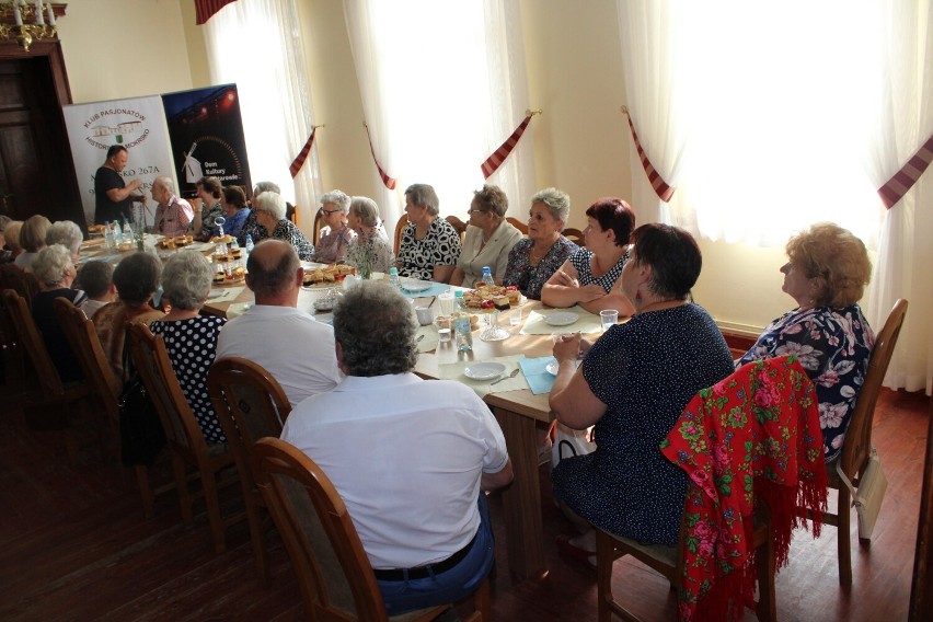 Spotkanie wspominkowe w Mokrsku. Opowieści osób związanych z dawnym dworkiem ZDJĘCIA