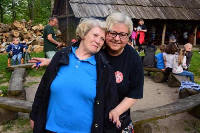 Wiesława Graczyk (z prawej) i pani Ola - emerytka z Ukrainy: - Oni nas tak wspaniale w tym muzeum goszczą. Dziękujemy!