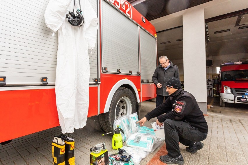 Koronawirus Augustów. Władze miasta zakupiły i przekazały strażakom z OSP Lipowiec nowoczesny sprzęt [Zdjęcia]
