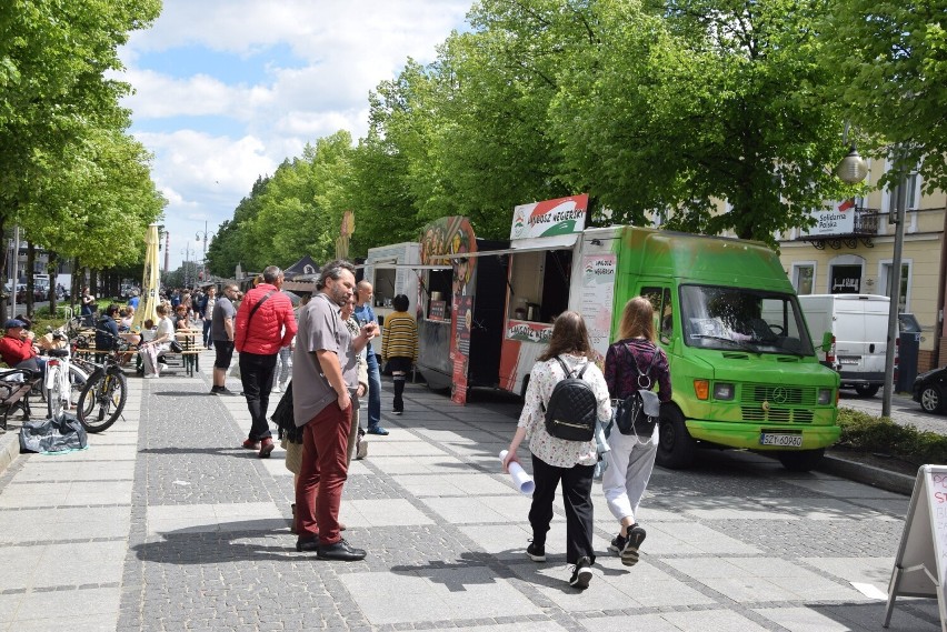 Wiosenny Zlot Food Trucków w alei NMP w Częstochowie...