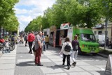 Zlot Food Trucków w III alei NMP w Częstochowie - ZDJĘCIA. Specjały kuchni azjatyckiej, meksykańskiej i włoskiej na wyciągnięcie ręki!