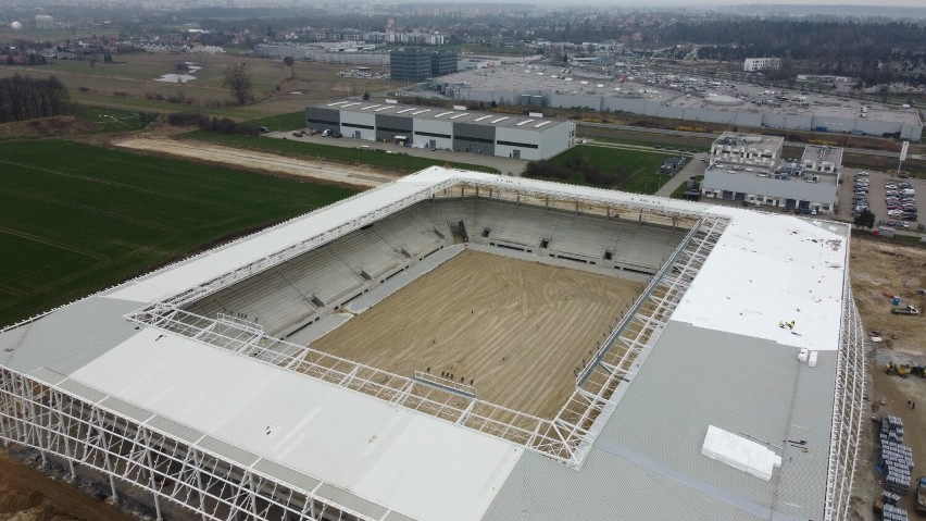 Postęp prac przy budowie nowego stadionu w Opolu.