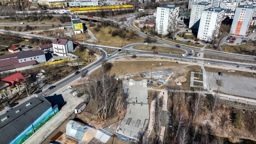 Kończy się rozbudowa skateparku koło Kadzielni w Kielcach. Zobacz na zdjęciach i filmie, jakie atrakcje czekają 
