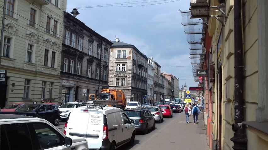Kraków. Kierowcy tkwią w korkach na ul. Dietla. Wszystko przez zmiany w organizacji ruchu [ZDJĘCIA]