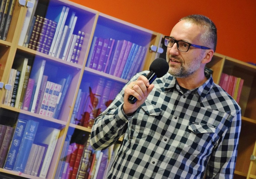 Opowieść o Serbii w sieradzkiej bibliotece powiatowej. Z czytelnikami spotkał się Agrymir Iwicki, autor książki „Burek na śniadanie..." fot